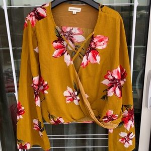 Dance&Marvel Bellsleeve Top size Medium